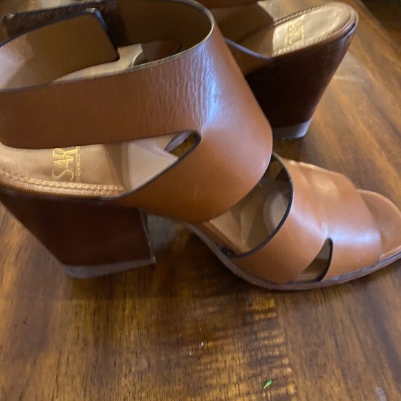 Shoes - Picture 6 of 8